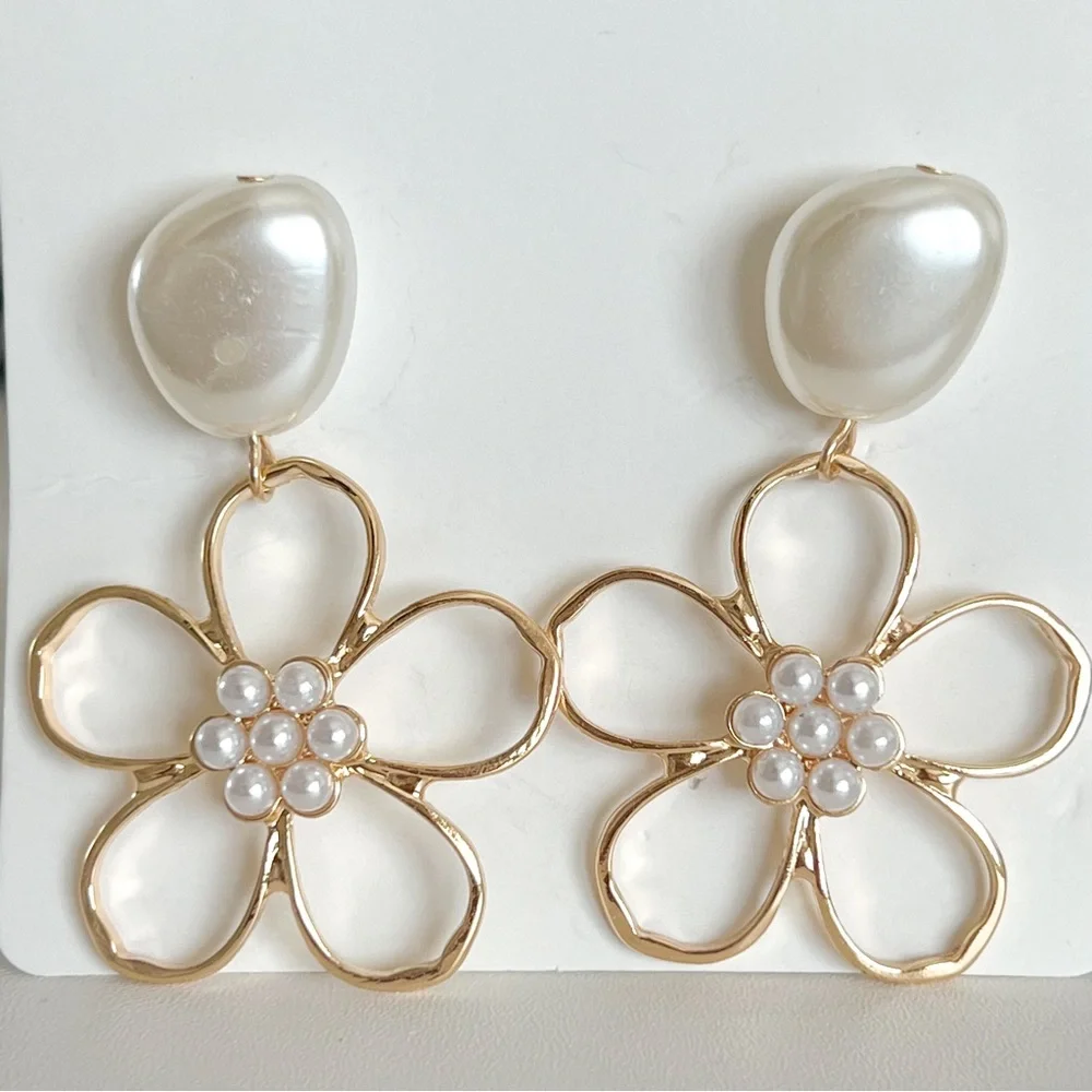 NEW | faux pearl flower dangle earrings